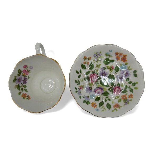 ROYAL ALBERT Floral Teacup & Saucer Set Bone China Gold Trim England Vintage - Picture 5 of 10